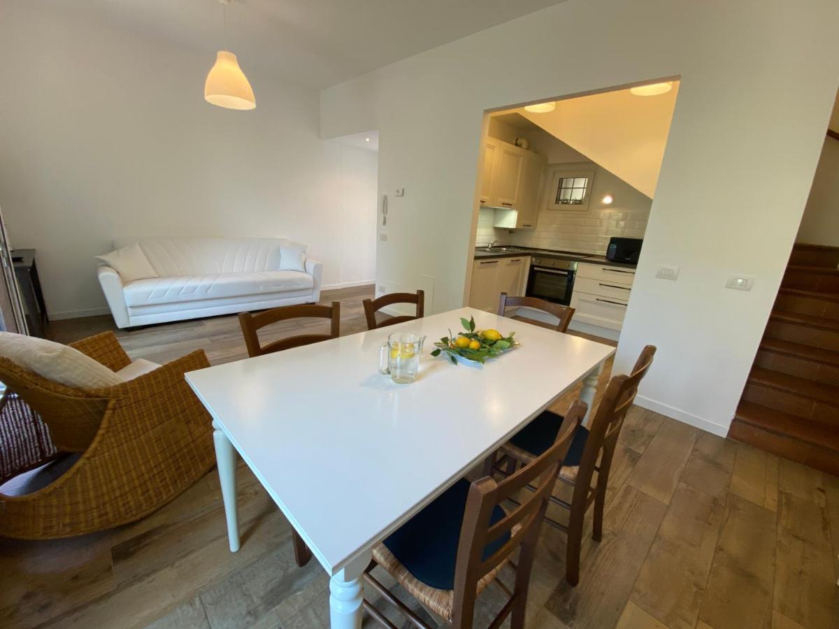 Casa Carolina: King Size Bed Across From Golden Beach Ντεζεντσάνο ντελ Γκάρντα Εξωτερικό φωτογραφία